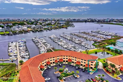127 Spencer Farlow Dr, Carolina Beach, NC 28428