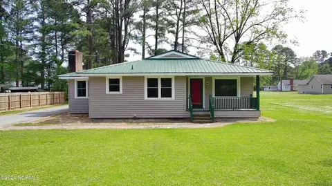 220 Walnut St, Warsaw, NC 28398