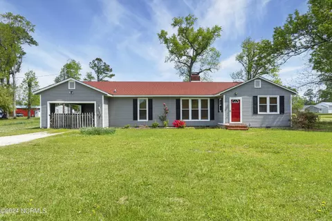 716 Nine Foot Rd, Newport, NC 28570