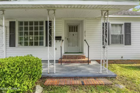 215 E Smith St, Whiteville, NC 28472