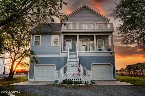 123 Old Village Ln, North Topsail Beach, NC 28460