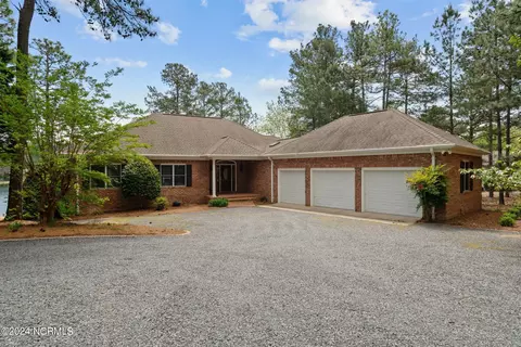 131 Vanore Rd, West End, NC 27376