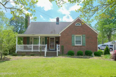 319 W Queen St, Edenton, NC 27932