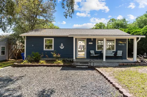 126 NE 23rd St, Oak Island, NC 28465