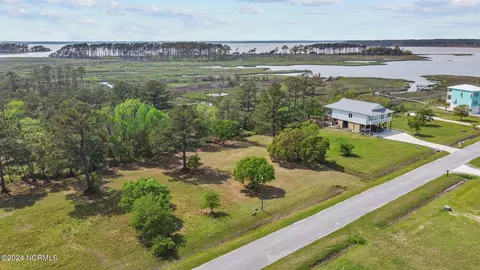 127 Jade St, Beaufort, NC 28516