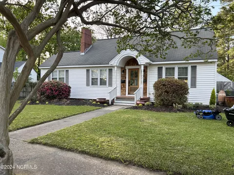 204 Halifax St, Williamston, NC 27892