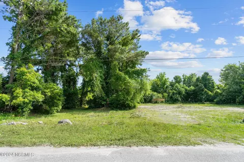 511 Charlotte Ave, Carolina Beach, NC 28428