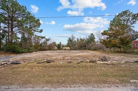 515 Charlotte Ave, Carolina Beach, NC 28428