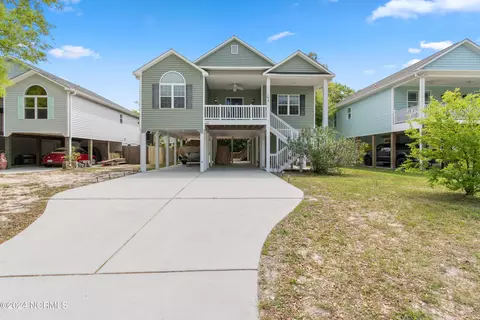 158 NE 10th St, Oak Island, NC 28465