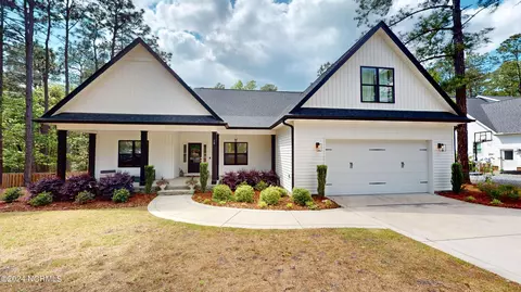 10 Arbutus Ln, Whispering Pines, NC 28327