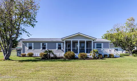 121 C St, Newport, NC 28570
