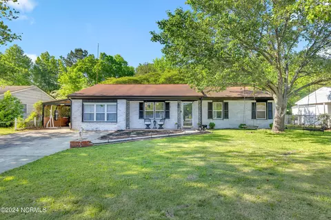 2907 Country Club Rd, Jacksonville, NC 28546