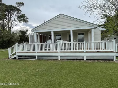 125 Harbor Rd, Marshallberg, NC 28553