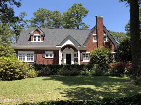 815 E Massachusetts Ave, Southern Pines, NC 28387