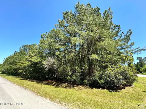 700 Helm Dr, New Bern, NC 28560