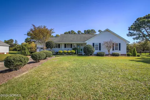 1816 Champion Dr, Morehead City, NC 28557