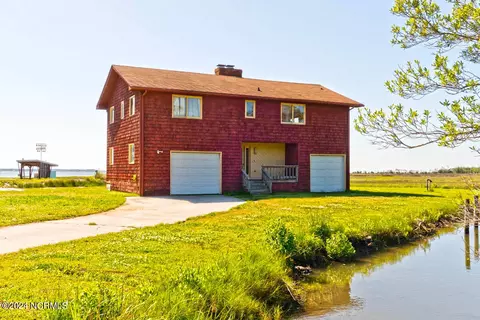 108 River Dr, Beaufort, NC 28516