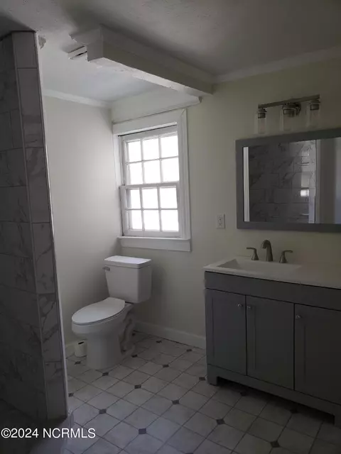 Bath - 124 Spring St, Hamlet, NC 28345 photo 3 of 4