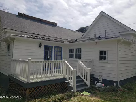 Exterior - 124 Spring St, Hamlet, NC 28345 photo 4 of 5