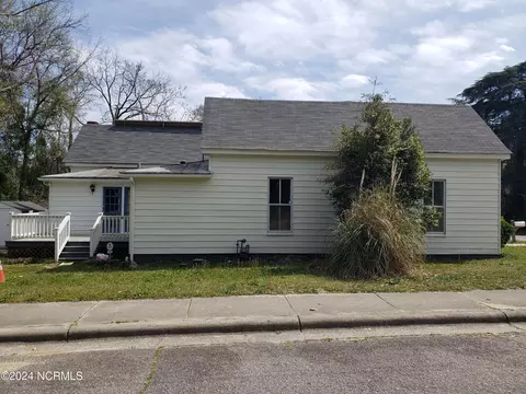 Exterior - 124 Spring St, Hamlet, NC 28345 photo 5 of 5