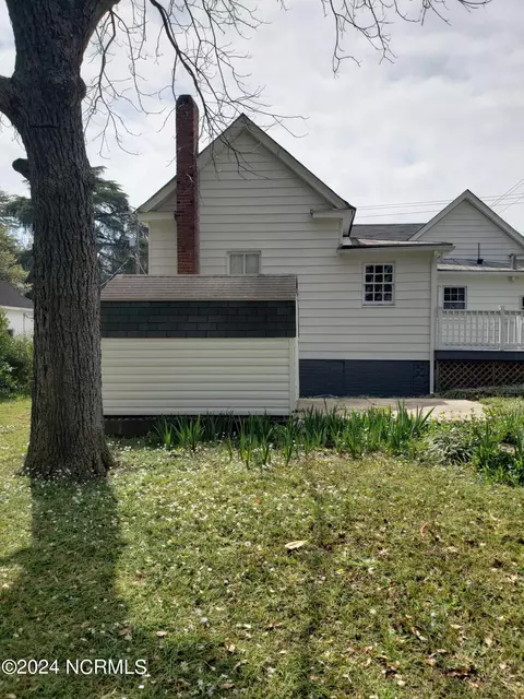 Exterior - 124 Spring St, Hamlet, NC 28345 photo 3 of 5