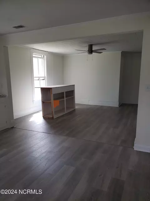 Living - 124 Spring St, Hamlet, NC 28345 photo 1 of 2