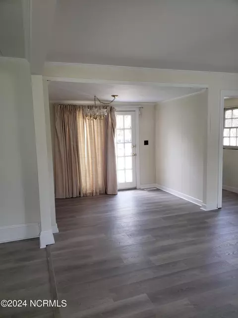 Living - 124 Spring St, Hamlet, NC 28345 photo 2 of 2
