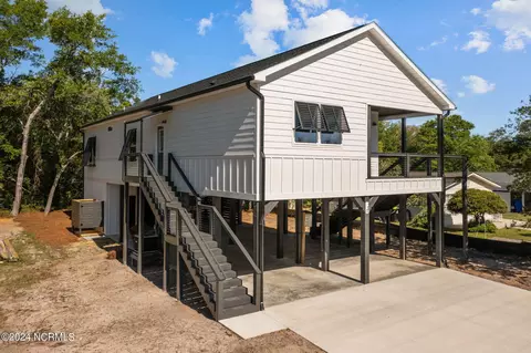 111 NE 66th St, Oak Island, NC 28465