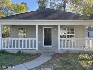 303 Woodrow St, Tabor City, NC 28463