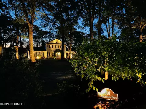 301 E Arrowhead Dr, Clinton, NC 28328 photo 11
