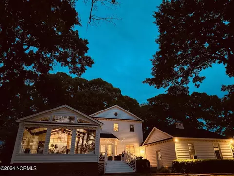 301 E Arrowhead Dr, Clinton, NC 28328 photo 2