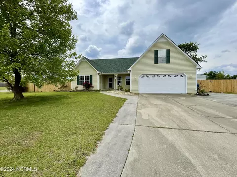 911 Gum Branch Ct, Havelock, NC 28532