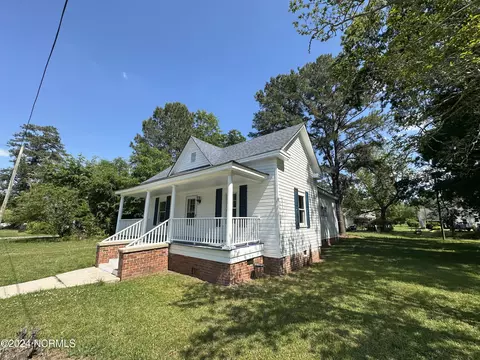 508 S Ashe St, Bladenboro, NC 28320