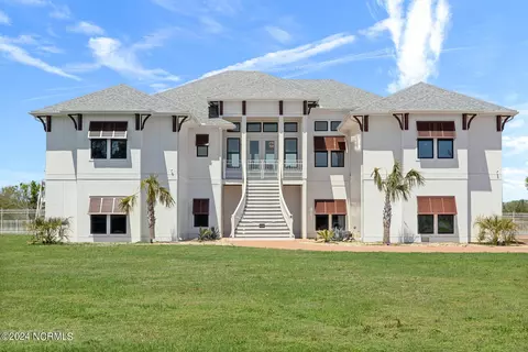 16 Hunter Heath Dr, North Topsail Beach, NC 28460