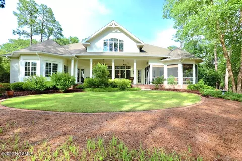 Exterior - 10 Braemar Rd, Pinehurst, NC 28374 photo 9 of 11