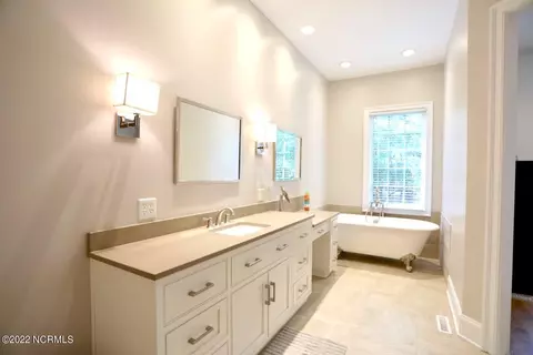 Bath - 10 Braemar Rd, Pinehurst, NC 28374 photo 1 of 9