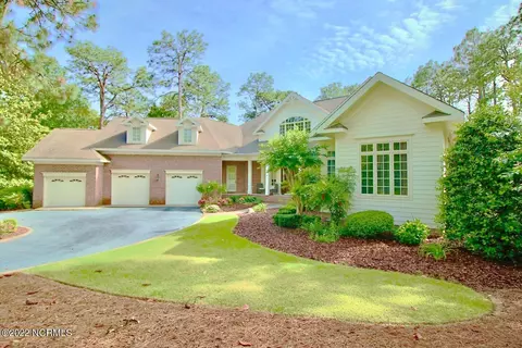 Exterior - 10 Braemar Rd, Pinehurst, NC 28374 photo 2 of 11