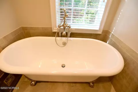 Bath - 10 Braemar Rd, Pinehurst, NC 28374 photo 3 of 9