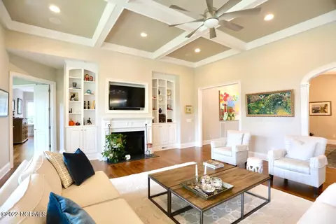 Living - 10 Braemar Rd, Pinehurst, NC 28374 photo 2 of 11
