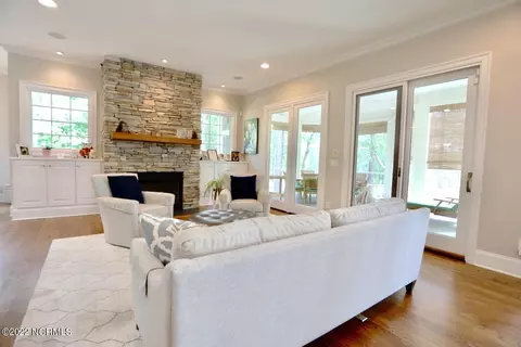 Living - 10 Braemar Rd, Pinehurst, NC 28374 photo 8 of 11