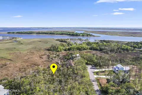 627 Marsh Grass Ct, Southport, NC 28461