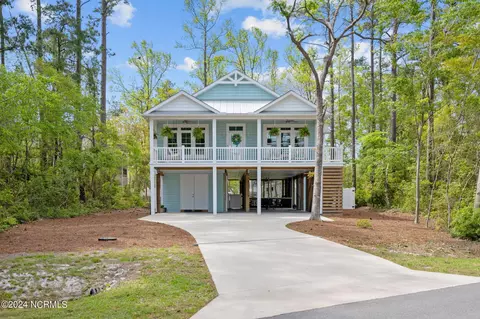 1505 W Yacht Dr, Oak Island, NC 28465