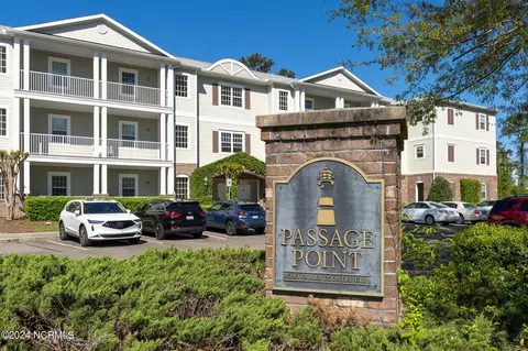 215 Valencia Ct #101, Wilmington, NC 28412