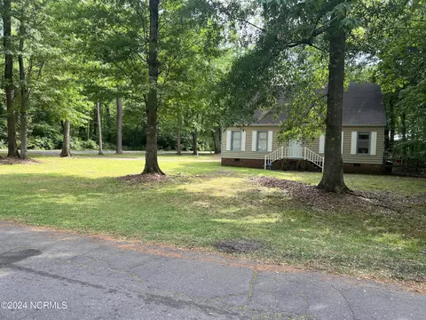 2325 Stallings Dr, Kinston, NC 28504