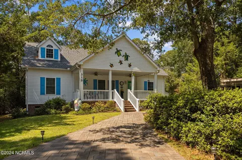 315 W Warren St, Emerald Isle, NC 28594