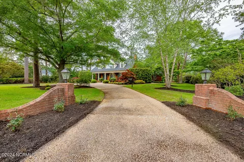 4200 Country Club Rd, Trent Woods, NC 28562