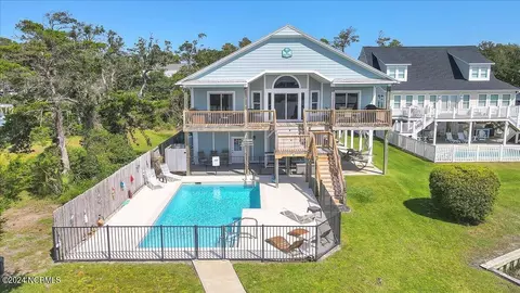 117 SW 22nd St, Oak Island, NC 28465