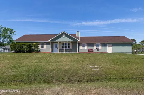 210 Zachary Ln, Hubert, NC 28539