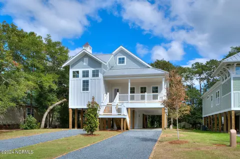 116 NE 32nd St, Oak Island, NC 28465
