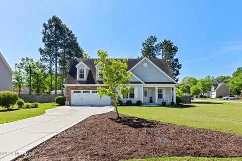 100 Fullard Dr, Sneads Ferry, NC 28460